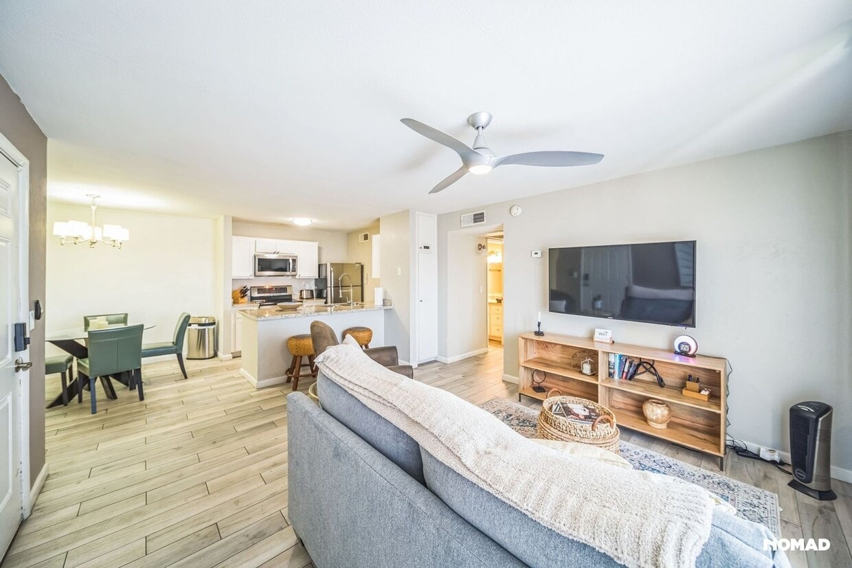 Foto principal - 8055 E Thomas Rd