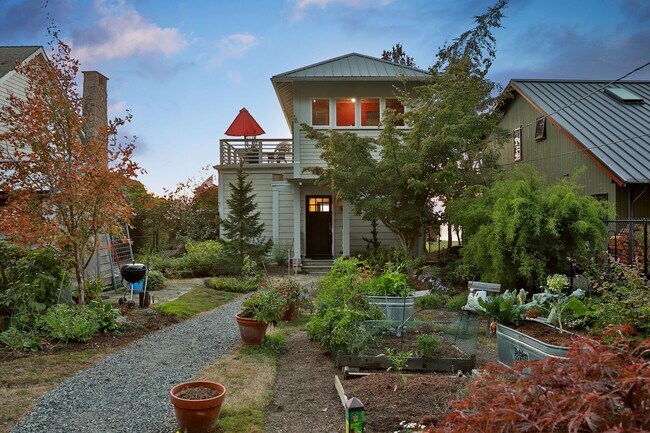 Building Photo - Stunning Water Front Home-Available On A S...
