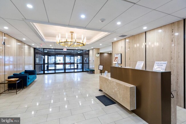 Foto del edificio - 6101 Edsall Rd