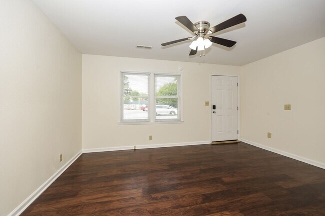 Building Photo - 702 Couch St