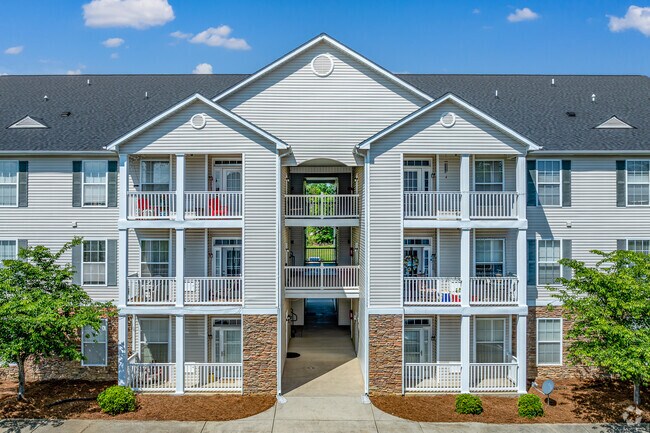Entrada - Windemere Condominiums