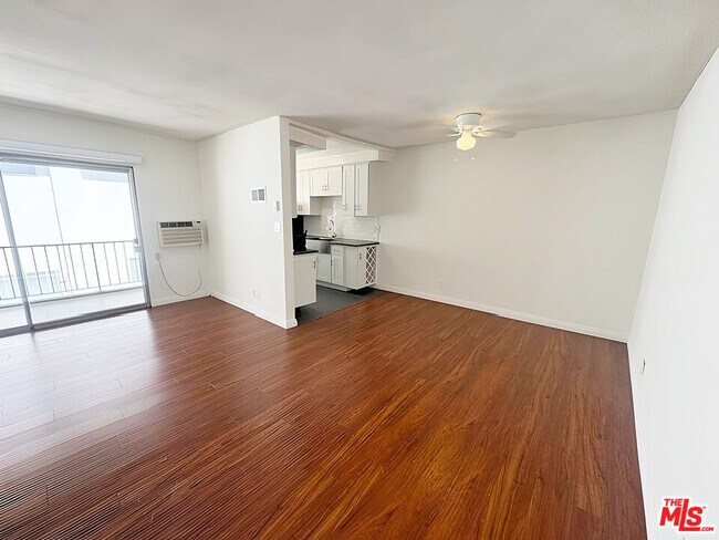 Foto del edificio - 1026 N Genesee Ave