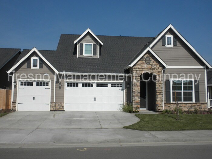 Primary Photo - 6688 W Oak Ave