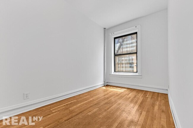 Foto del edificio - 142 S 9th St