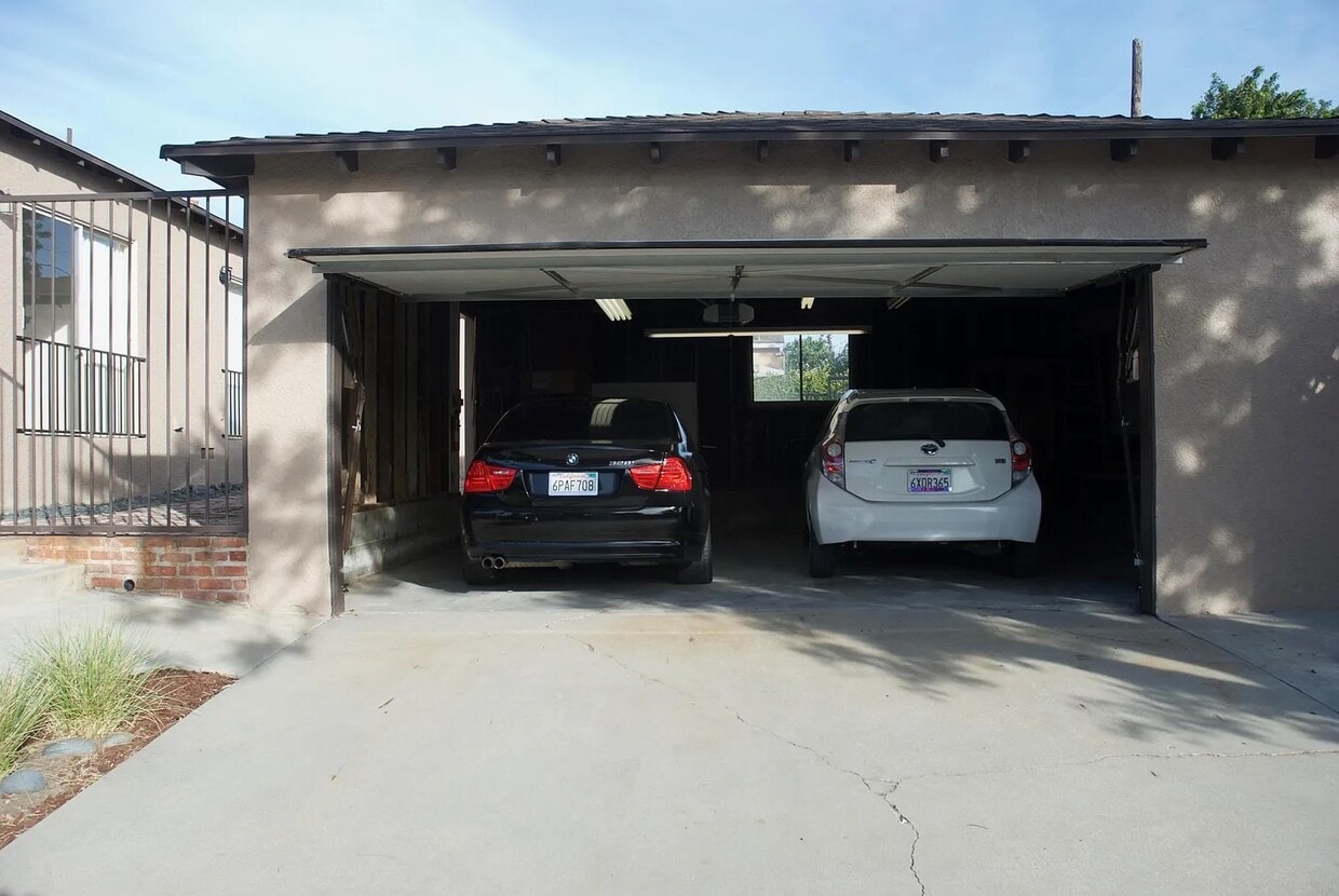 Building Photo - 5460 W 77th St