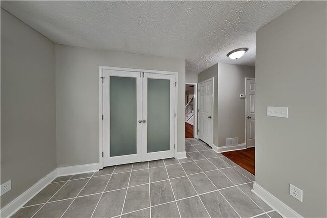 Building Photo - 2200 Hamstead Ct