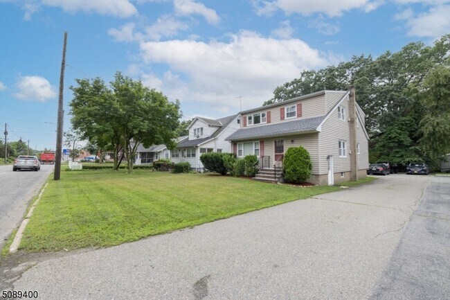 Building Photo - 817 Ringwood Ave