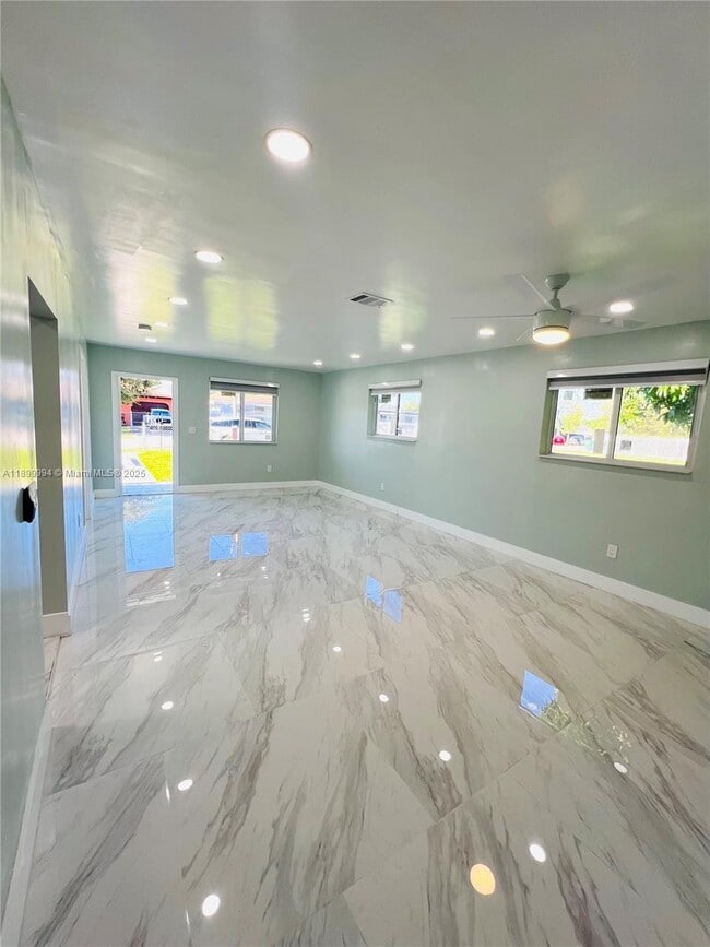 Building Photo - 10370 SW 174th Ter