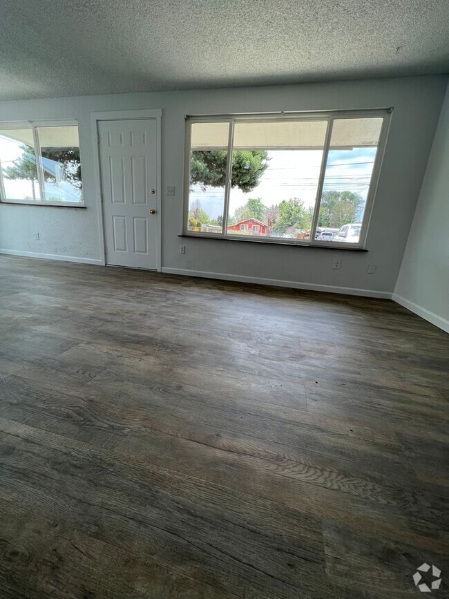 Building Photo - 3307 Castlevale Rd