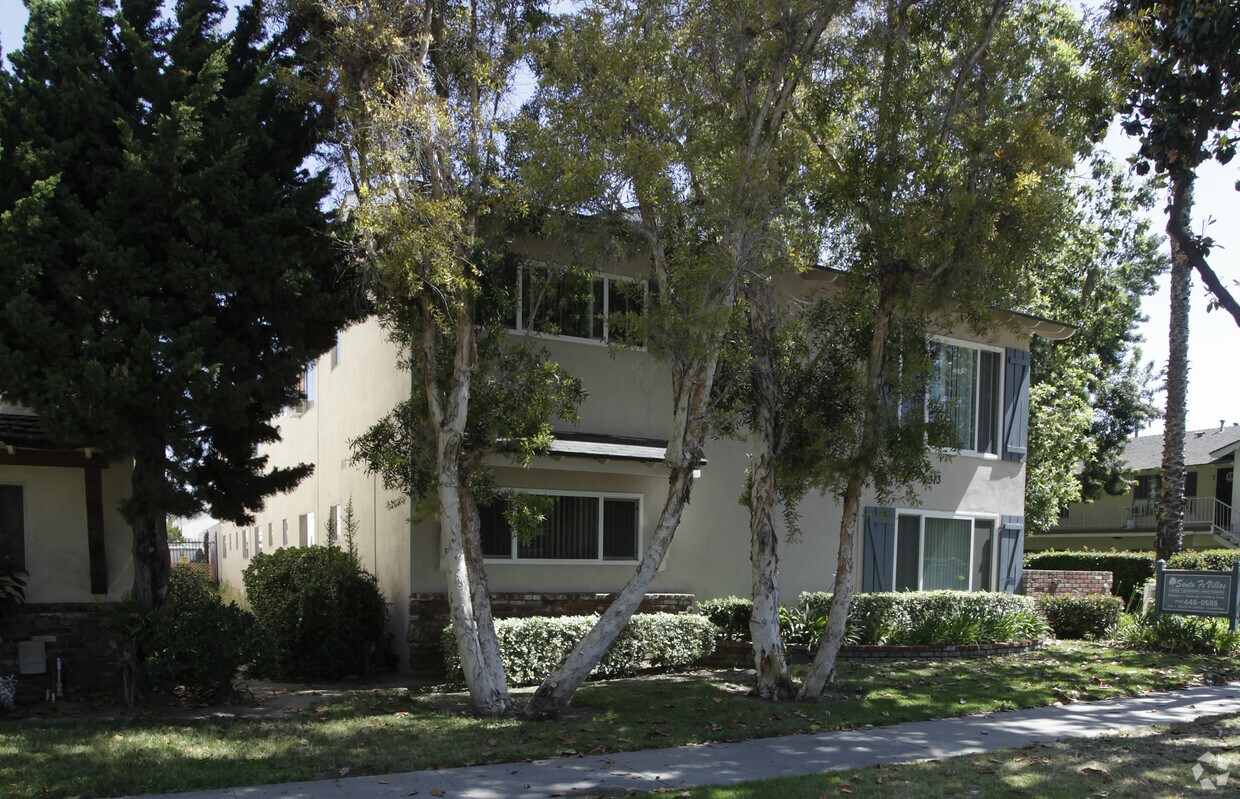Building Photo - Santa Fe Villas