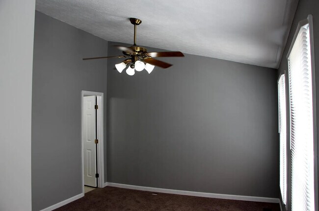 Foto del edificio - 445 Woodhill Dr