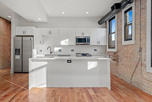 Building Photo - 908 W 19th St