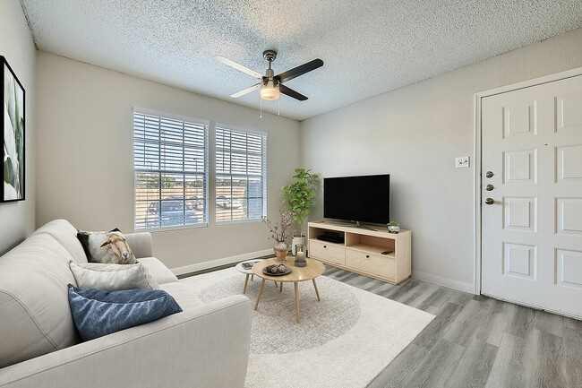 6051 S Hulen St Unit 704 - Calidad web - 016 - 03 Sala de estar - Información de Virtuance - Rise Spring Pointe