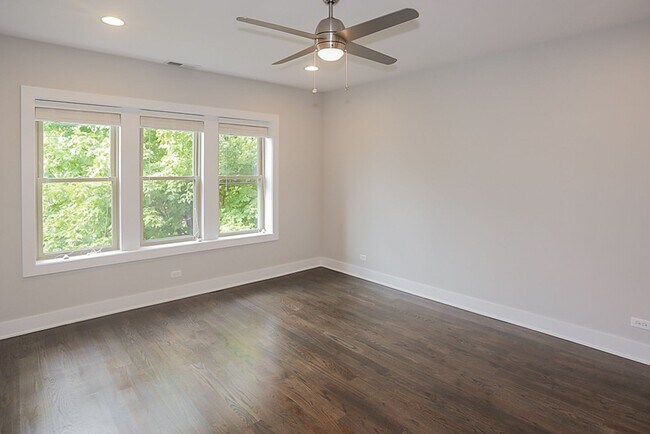 Building Photo - 3919 N Janssen Ave