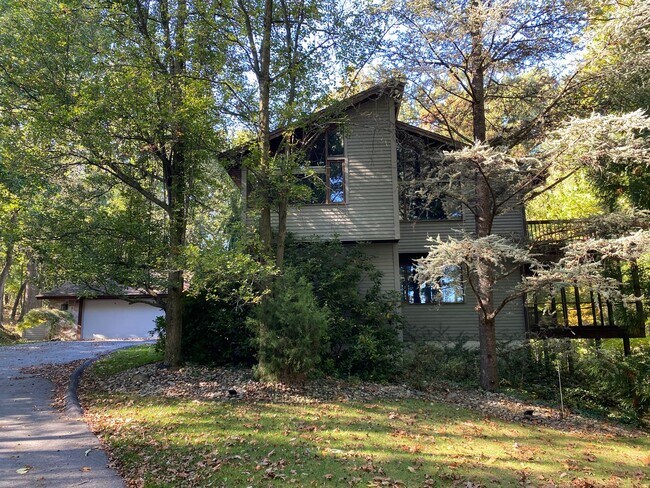 Building Photo - "SHORT TERM RENTAL" 410 Shady Dell Road, Y...