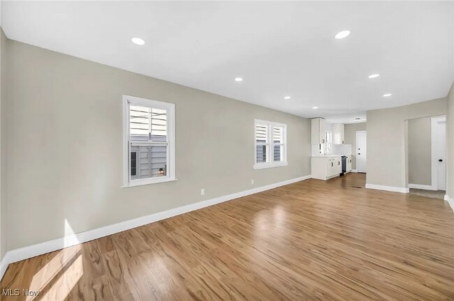 Foto del edificio - 3211 W 121st St