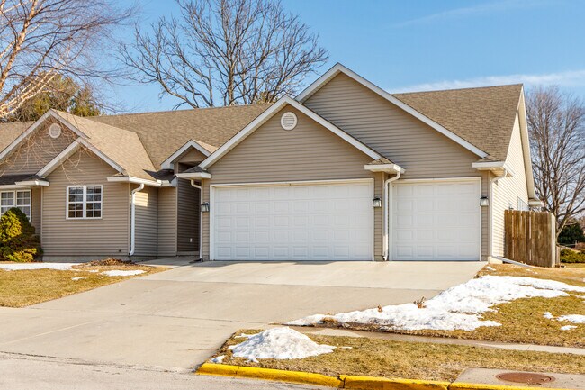 Foto del edificio - 2200 Pinehurst Dr