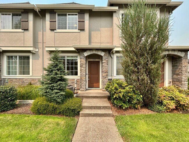 Foto del edificio - Stunning 2 Bed, 2.5 Bath Craftsman Townhome with Community Amenities!