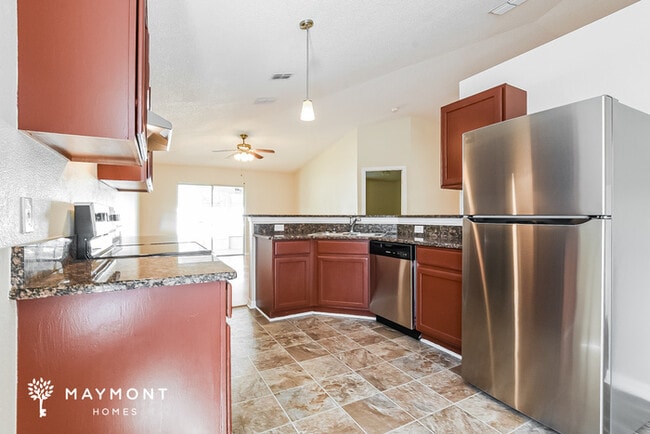 Building Photo - 3363 Erskine Dr