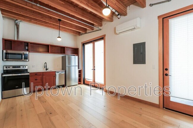 Foto del edificio - 1515 N Rosa Parks Way