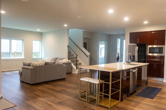Foto del edificio - Stunning Black Diamond home-Ten Trails (Pinewood Plan) - Available Early to Mid June