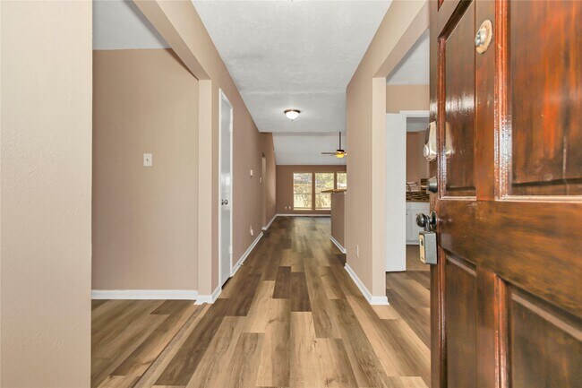 Foto del edificio - 8235 Alabaster Dr