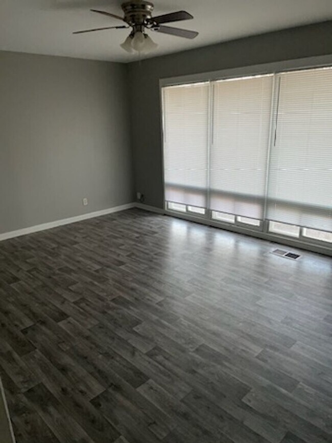 Foto del edificio - 1007 W Harvard St