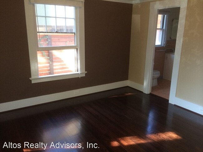 Building Photo - 573 Lytton Ave