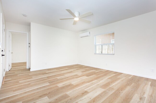 Foto del edificio - COMING SOON!! Amazing Renovated 1-BR Unit ...
