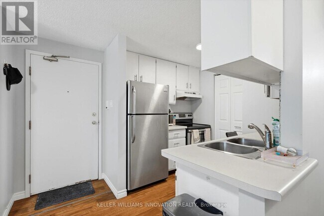 Photo du bâtiment - 30 Bridge St W