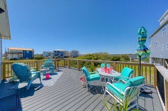 Building Photo - 2999 Island Dr