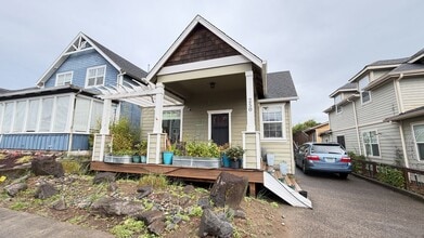 Building Photo - 250 12th Ave