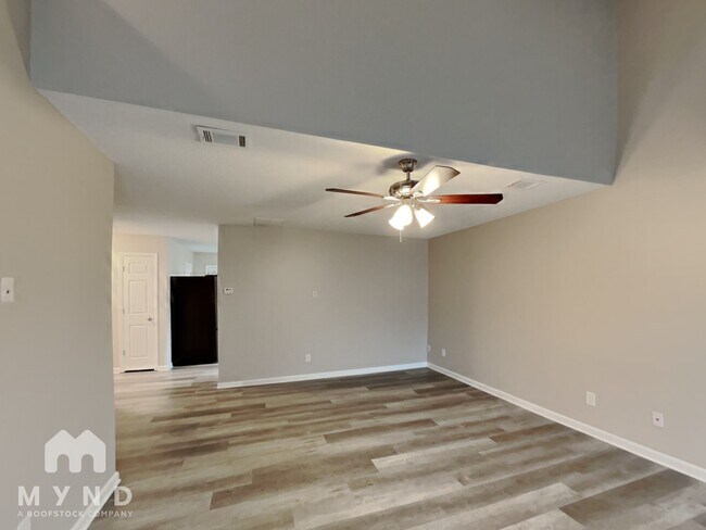 Foto del edificio - 7953 Lake Wind Ct