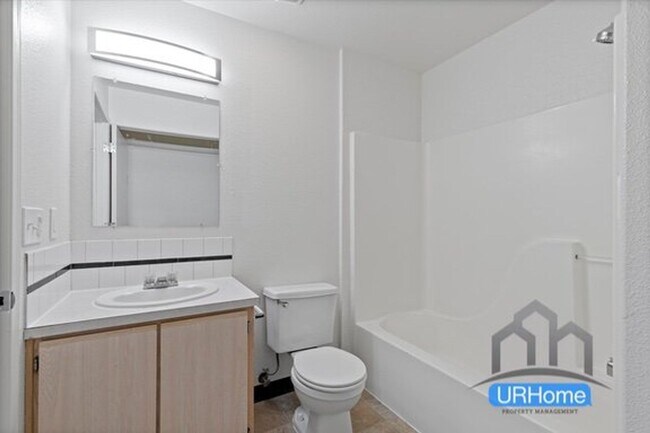 Interior Photo - 120 SE 143rd Ave