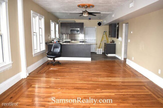 Building Photo - 2 br, 1 bath Condo - 281 Taunton Ave 2 Unit 2