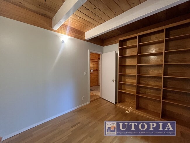 Building Photo - 10585 Redwood Dr
