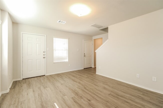 Building Photo - 2027 East Chunk Dr