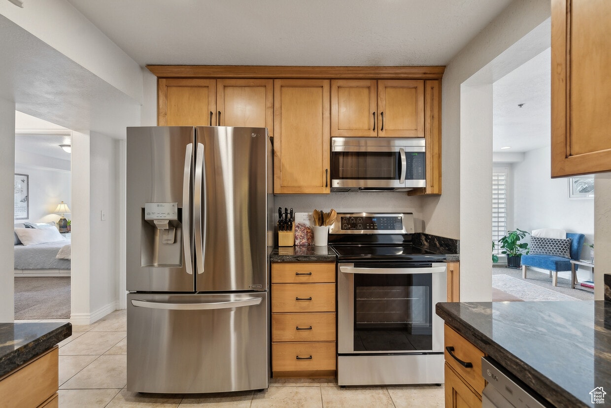 Kitchen - 1044 E 400 S