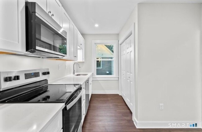 Building Photo - 57 E Main St