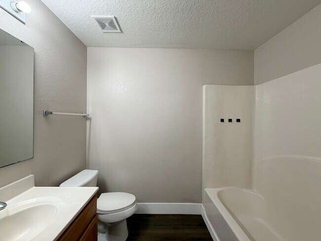 Building Photo - 47 Sawfish Ct