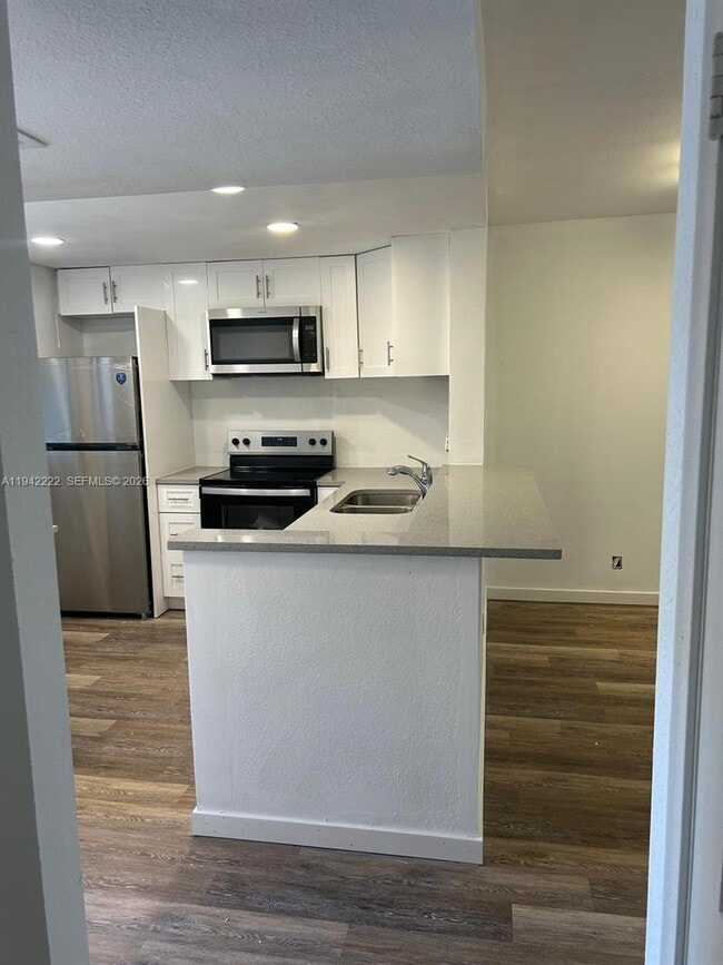 Building Photo - 500 NE 12th Ave