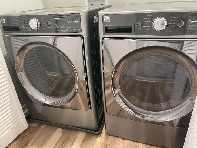 Laundry Room - 3101 Crandon Ln