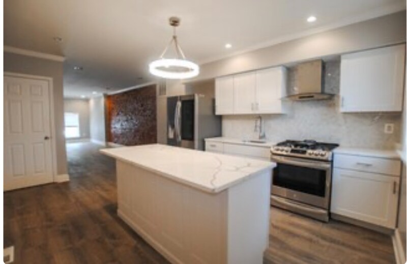 Foto principal - 710 N Lakewood Ave