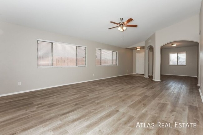 Building Photo - 11018 W Mountain View Dr