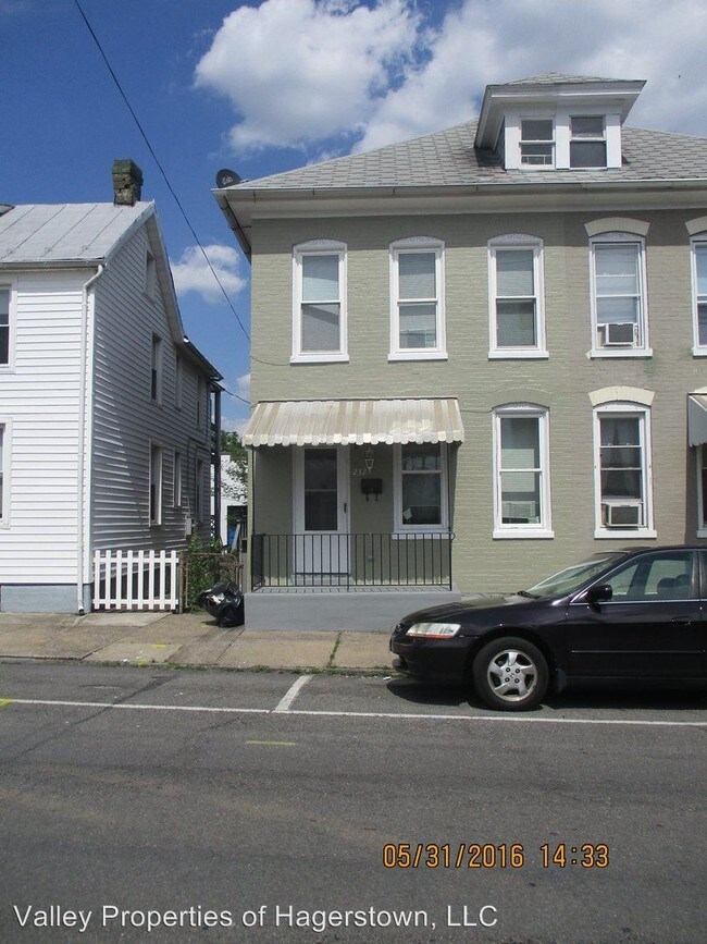 Foto del edificio - 3 br, 1 bath House - 232 Frederick St # 1