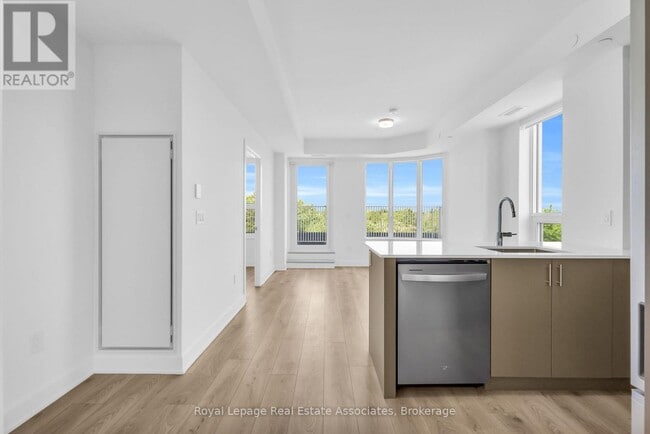 Building Photo - 3240-3240 William Coltson Ave