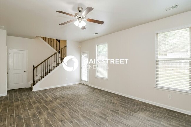 Building Photo - 4 Bedroom Pet-Friendly Home in JONESBORO, GA with Main Street Renewal
