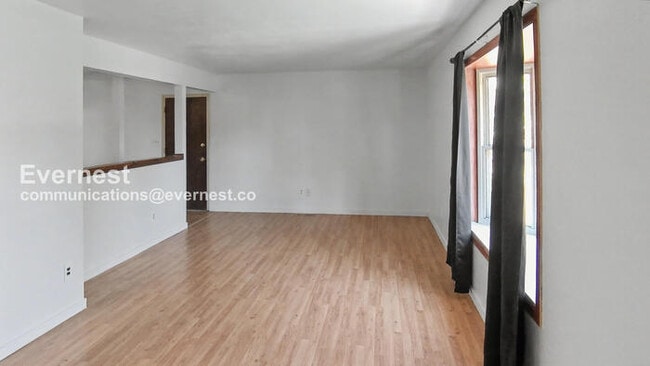 Building Photo - 2115 Diana Dr