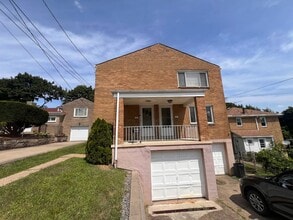 Building Photo - 1121 Clippert St