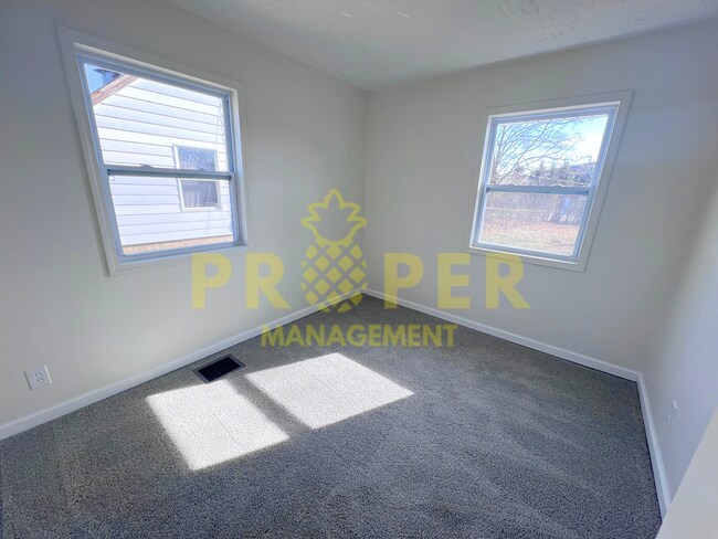Foto del edificio - 4 bedrooms 1 bathrooms house for rent